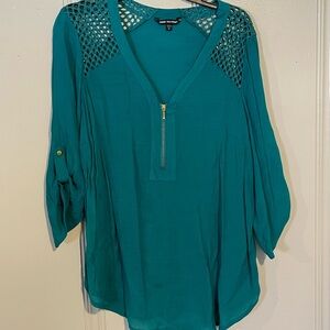 Women’s teal top